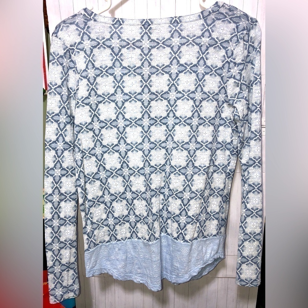 ๐งLucky Brand Light blue patterned Peasant Top - Picture 7 of 10